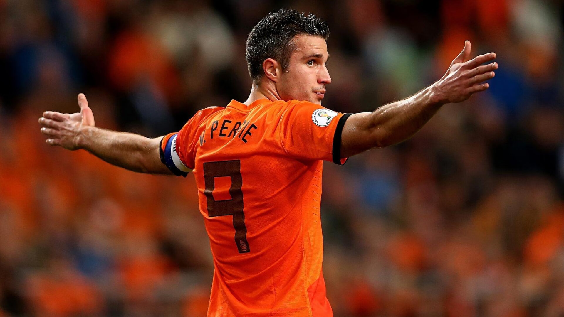 IM体育社区互动入口-雨夜的绝杀，从华沙球场的呐喊到布达佩斯球台的汗珠