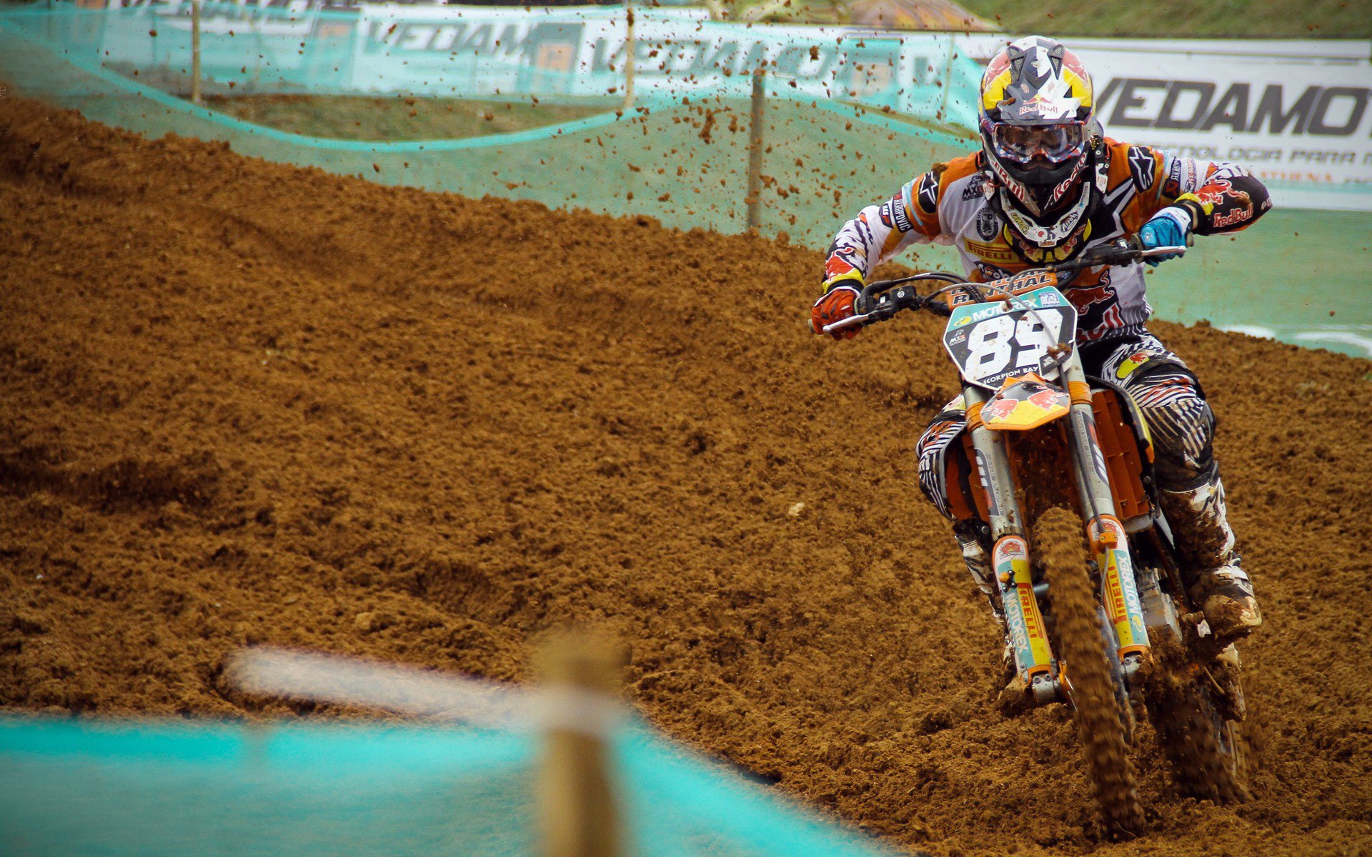 IM体育-跨界神迹！快船完胜广东，浓眉哥48分扛起全队